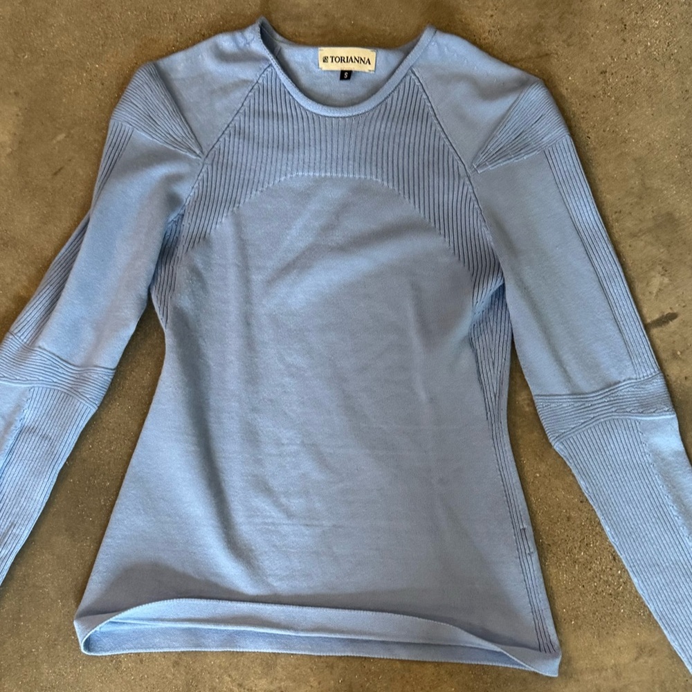 Women’s Long-Sleeve Light Blue Seamless Performance Top